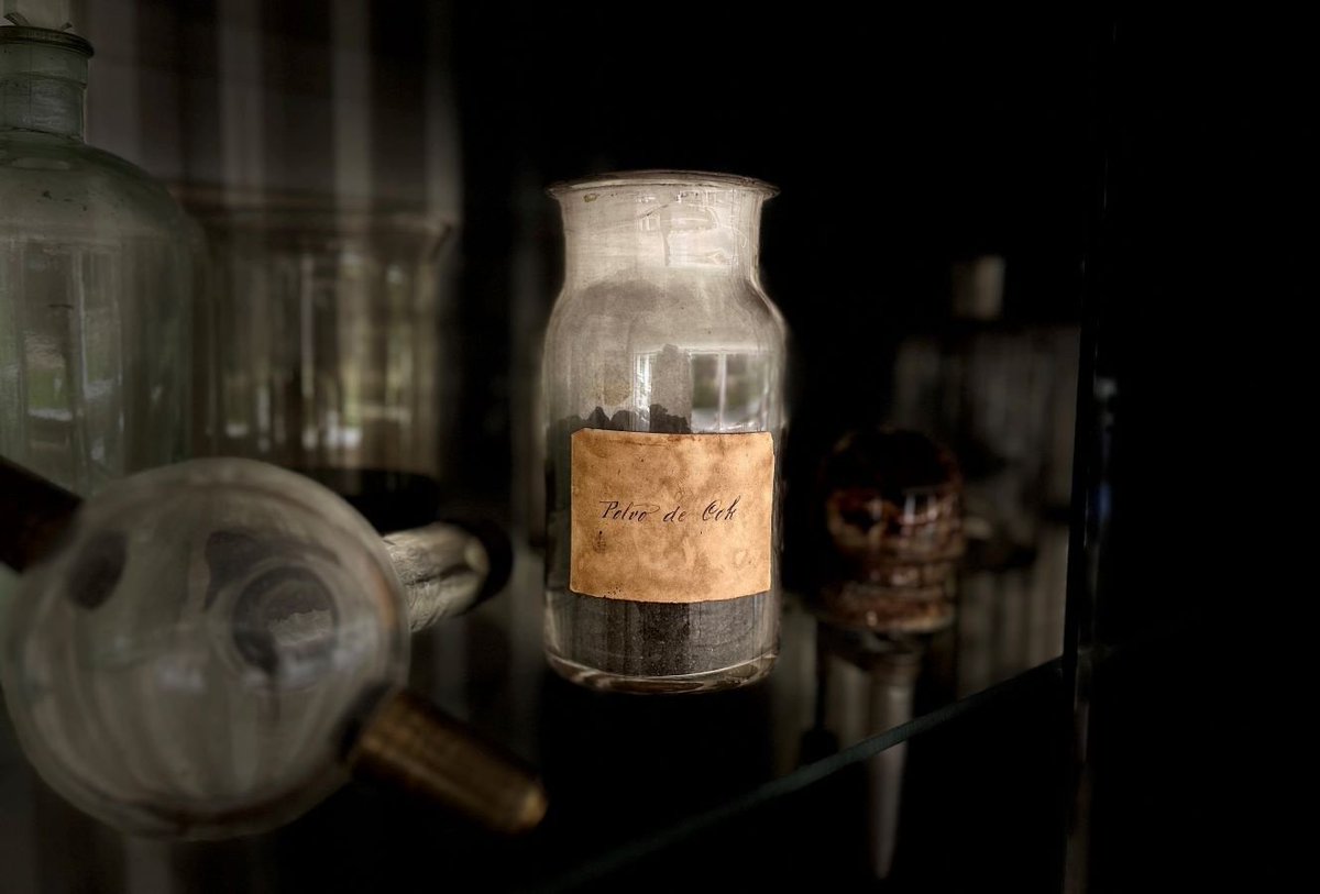 Gabinete de Comunicación Universidad de Valladolid (@uva_es) on Twitter photo ⚗️En el año de su centenario, la <a href="/fcienciasuva/">fcienciasuva</a> quiere dar a conocer la colección de piezas que exhibe en el vestíbulo del Centro rescatadas de los antiguos laboratorios
¡No te pierdas esta exposición!
comunicacion.uva.es/es_ES/detalle/… ⚗️En el año de su centenario, la <a href="/fcienciasuva/">fcienciasuva</a> quiere dar a conocer la colección de piezas que exhibe en el vestíbulo del Centro rescatadas de los antiguos laboratorios
¡No te pierdas esta exposición!
comunicacion.uva.es/es_ES/detalle/…