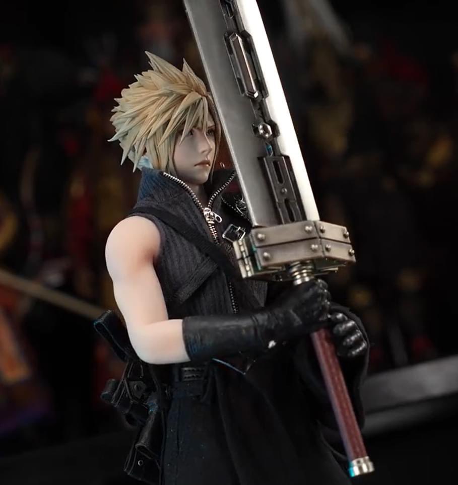 VII_Moment's tweet photo. I highly recommend you guys get a bigger display case specially for delivery boy. 😉

#GameToys #CloudStrife #FF7AC #Fenrir https://t.co/qlq730mfR4