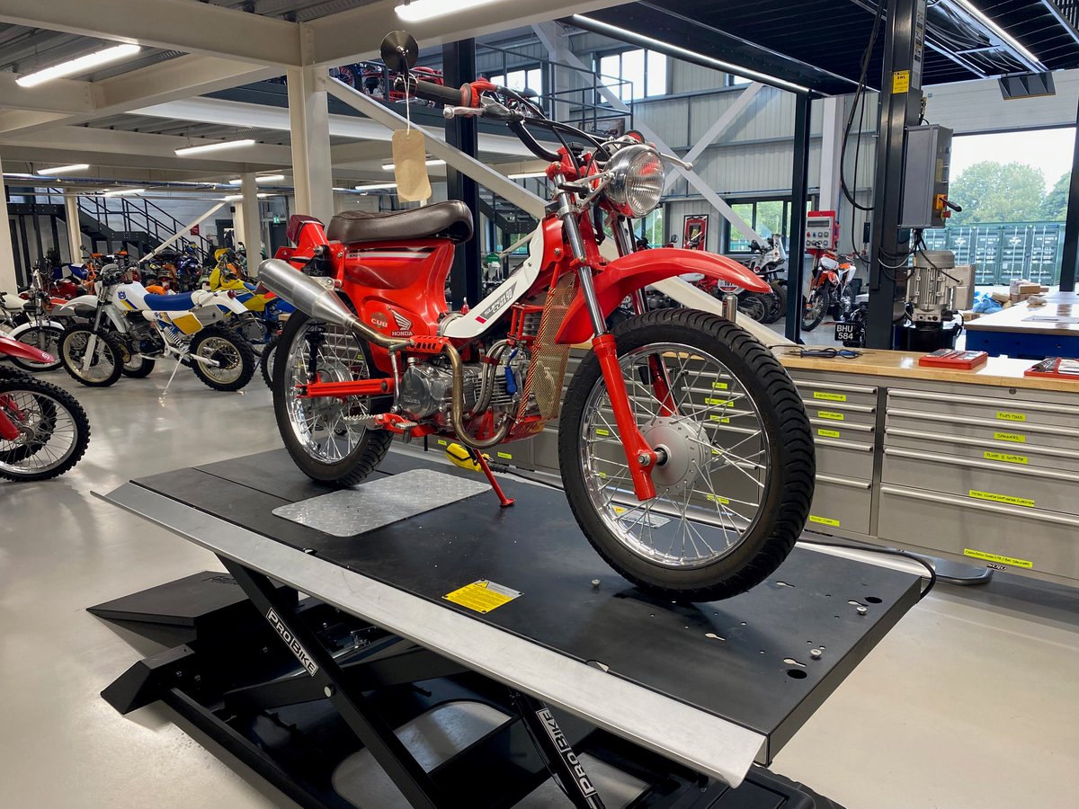Motorcyclesolo's tweet photo. Workshop Wednesday #abitdifferent @ProBikeUK https://t.co/mPGtrYOaTD