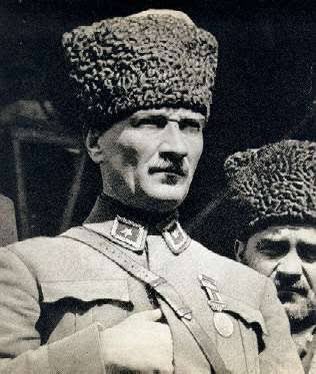 Emperyalizme karşı milli mücadelenin kazanıldığı 30 Ağustos Zafer Bayramımız kutlu olsun! Milli mücadelenin başkomutanı Mustafa Kemal Atatürk’ü ve vatan uğruna savaşan tüm kahramanlarımızı saygı ve minnetle anıyorum.