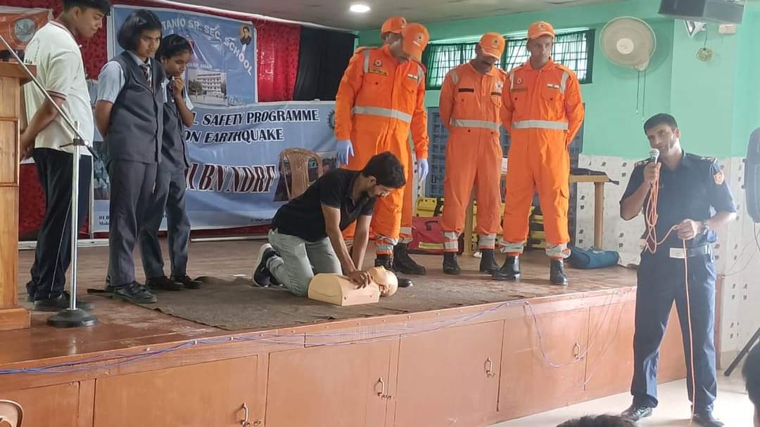 sdma_assam's tweet photo. DDMA Cachar and the National Disaster Response Force (NDRF) team collaborated to create a school safety programme on Drop, Cover and Hold at Capitanio School, Silchar
.
#disaster #disasterprepare
@ndma @diprassam @mygovassam @CMOfficeAssam @JogenMohanAssam https://t.co/4fLMYTUA2N