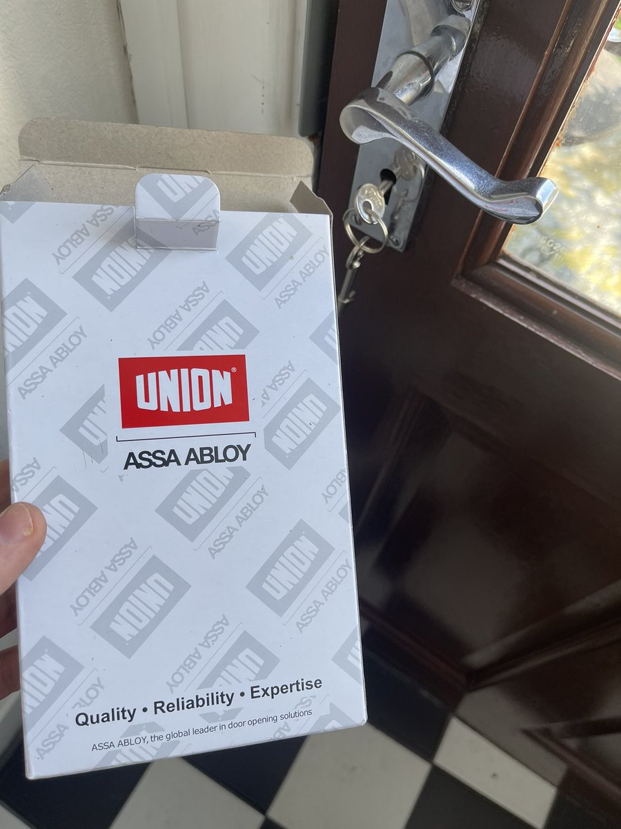 Need a Locksmith in the #Lancashire area? Only the best brands installed! Call today on 01772 377000 #Unionlocks #Assaabloy #Keyserve #KeyserveLocksmiths
