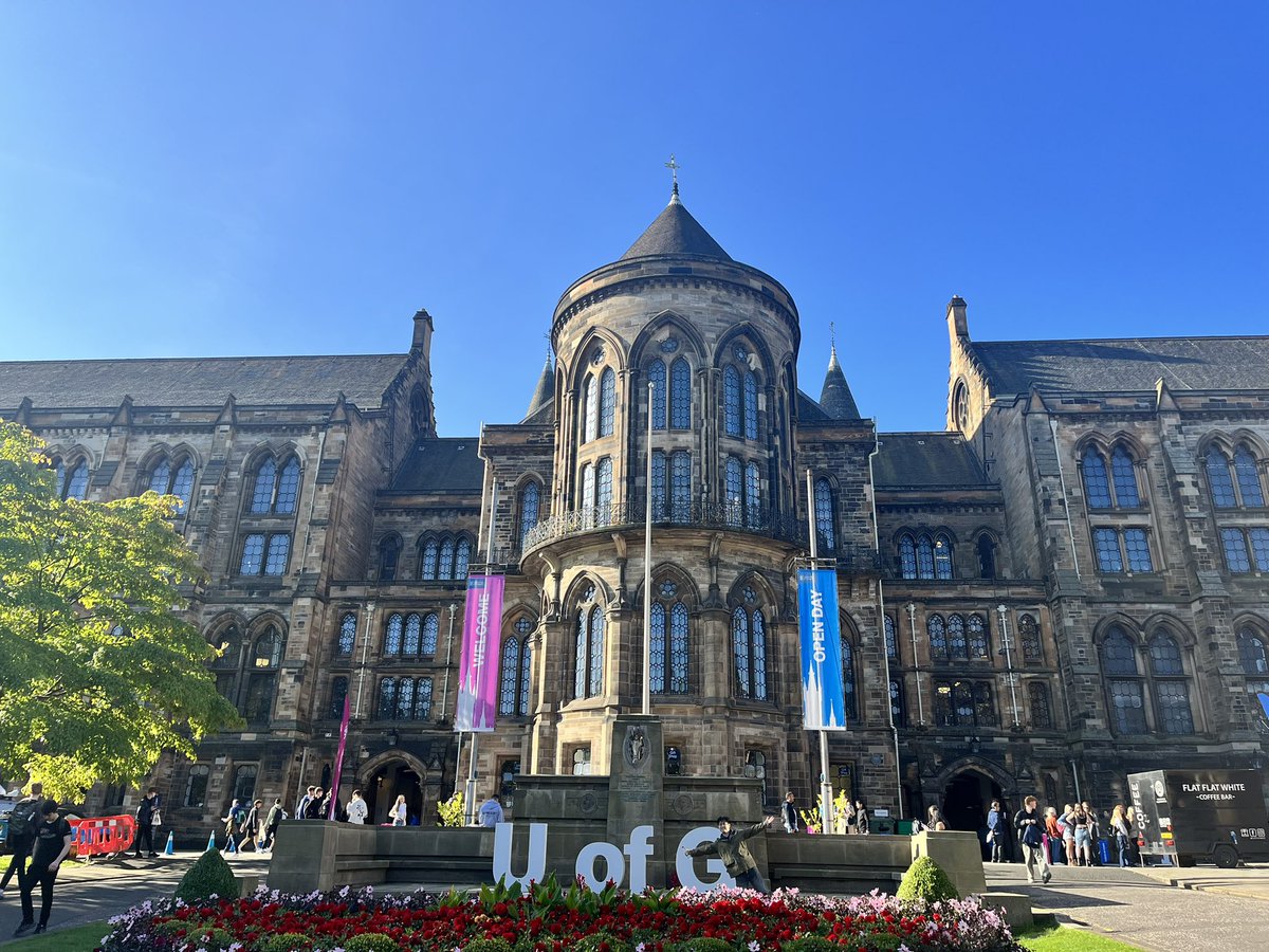 The big UofG letters and the sun are out! Must be Open Day! A big welcome to everyone visiting @UofGlasgow today! #TeamUofG