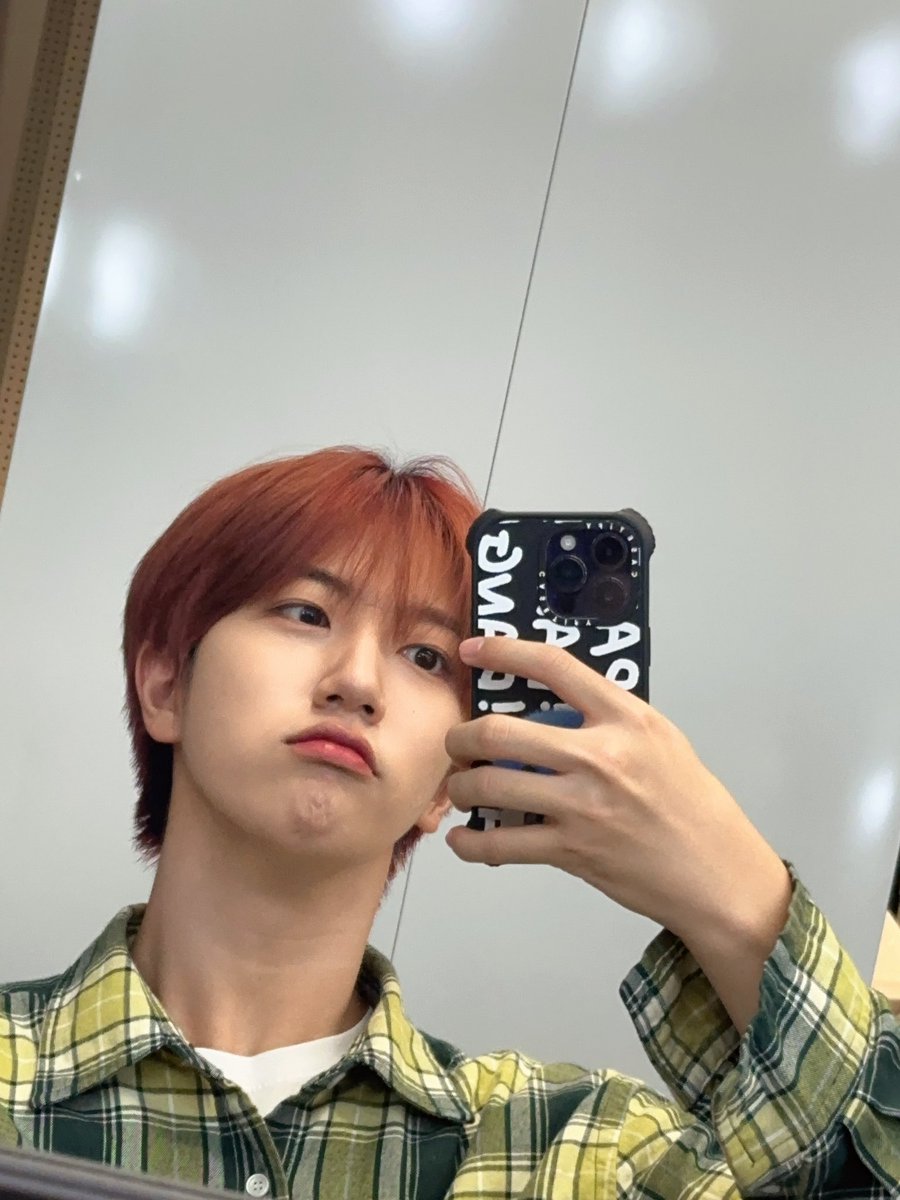 crvthwi's tweet photo. the pouty lips always gets me https://t.co/bmni8m7Laf