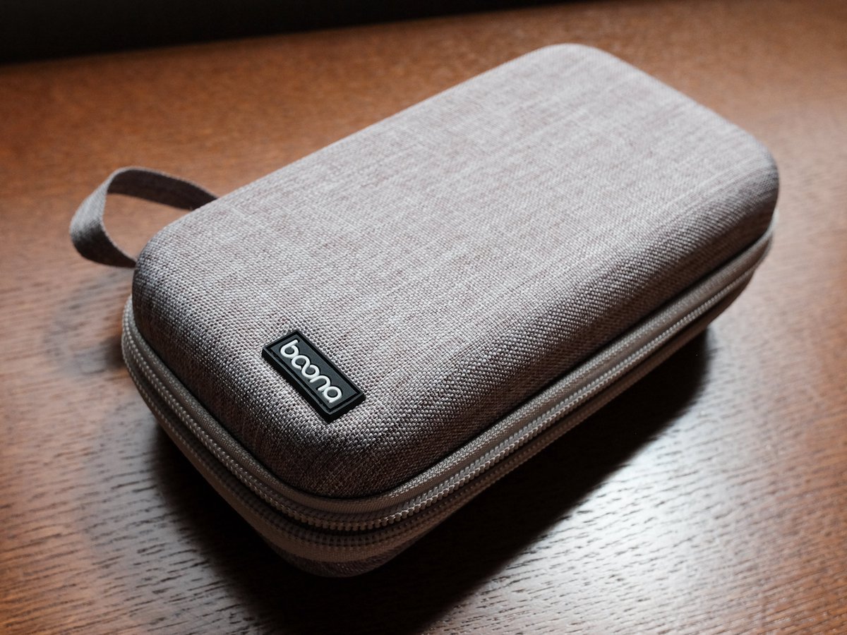 bantamy's tweet photo. Discordで紹介されていたモバイルバッテリーケース
KT-R1専用かってくらいピッタリサイズ
ただし上蓋分厚みが増えます
薄型の充電器とケーブルを入れればちょうど良いか
#KTR1 https://t.co/yFKrXZ0Yr6