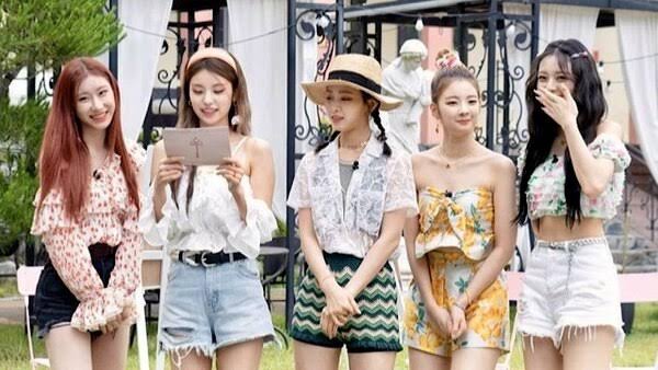 midzy_swag's tweet image. With the amount of packed schedule of ITZY this year, CSI Secret ITZY season 3 is getting further and further away....

Looks like Yeji will be in that mansion for another 300 years... 😭😭