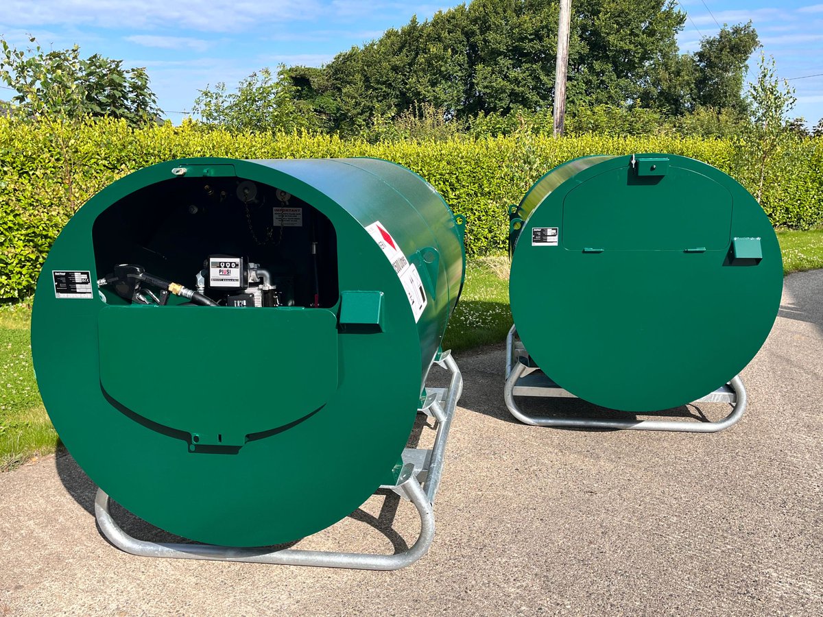 📷📷 𝗕𝗨𝗡𝗗𝗘𝗗 𝗧𝗔𝗡𝗞𝗦 📷📷
New into stock, 2000 &amp; 2500 litre bunded tanks. Ideal for use on site &amp; for mobile refueling. Each tank comes fitted with industry leaders Piusi pumping equipment, lockable security cabinet &amp; forklifting pockets as standard. #HVO #fuelproof
