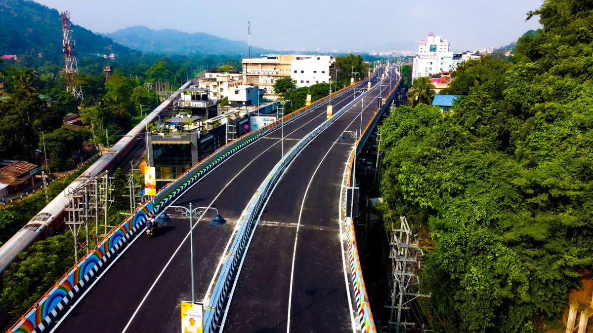 himantabiswa's tweet photo. We will dedicate today afternoon this stunning 4-lane flyover in Guwahati, stretching over 2.6 km! https://t.co/KZg9FTfwuq