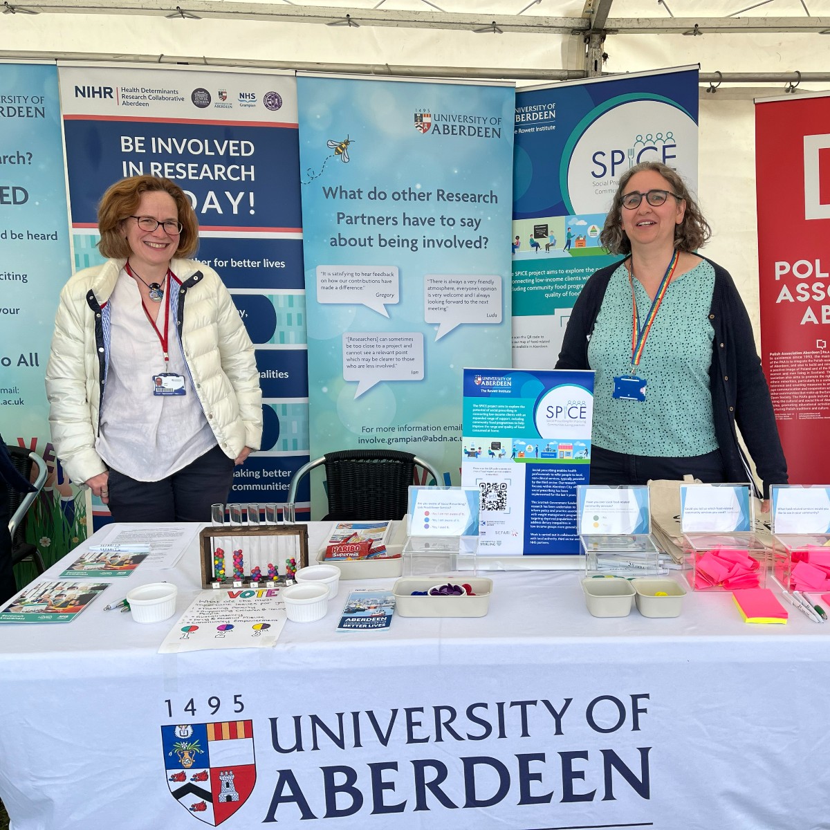 rowett_abdn's tweet photo. Dr @FrankThies5 &amp; collaborators presented the SPICE Project at @aberdeenmela_. They shared their map of food-related services in Aberdeen &amp; discussed people’s experiences &amp; needs regarding food-related services. Over 150 people engaged with the research #MelaAberdeen https://t.co/UAk3Dkl1nK