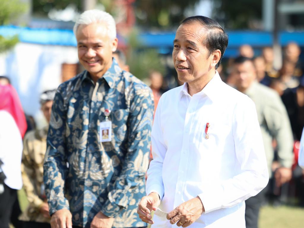 SMKN dan asrama gratis yang dirintis Gub Jateng <a href="/ganjarpranowo/">Ganjar Pranowo</a> sejak 2014 itu membuat kagum Presiden <a href="/jokowi/">Joko Widodo</a>. Dan berharap konsep SMKN Jateng bisa direplikasi secara nasional demi mengurangi angka kemiskinan melalui pendidikan 

#SosokGanjarPranowo