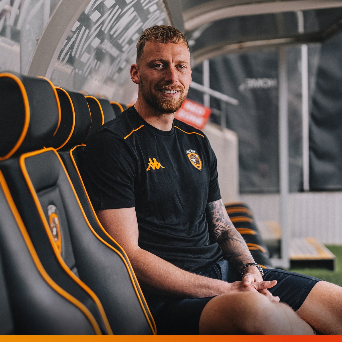 HullCity's tweet photo. Welcome to your new home, Ryan 🧡

#hcafc