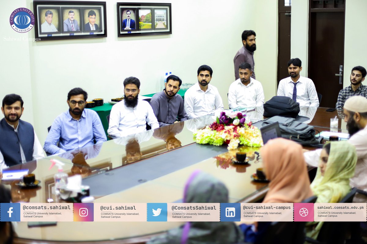 ComsatsSahiwal's tweet photo. Director Prof. Dr. Nazir Ahmad Zafar had a productive and engaging interaction with our newly onboarded faculty member of the Computer Science Department.

#COMSATS #SahiwalCampus #EducationExcellence #FacultyInteraction https://t.co/iIP3GhjzIk