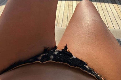 7per24's tweet photo. "E' di D'Alema?" Botta e risposta di Sabrina Ferilli con un fan sui social - https://t.co/zuxeG1HcVM https://t.co/x9diYacvcr