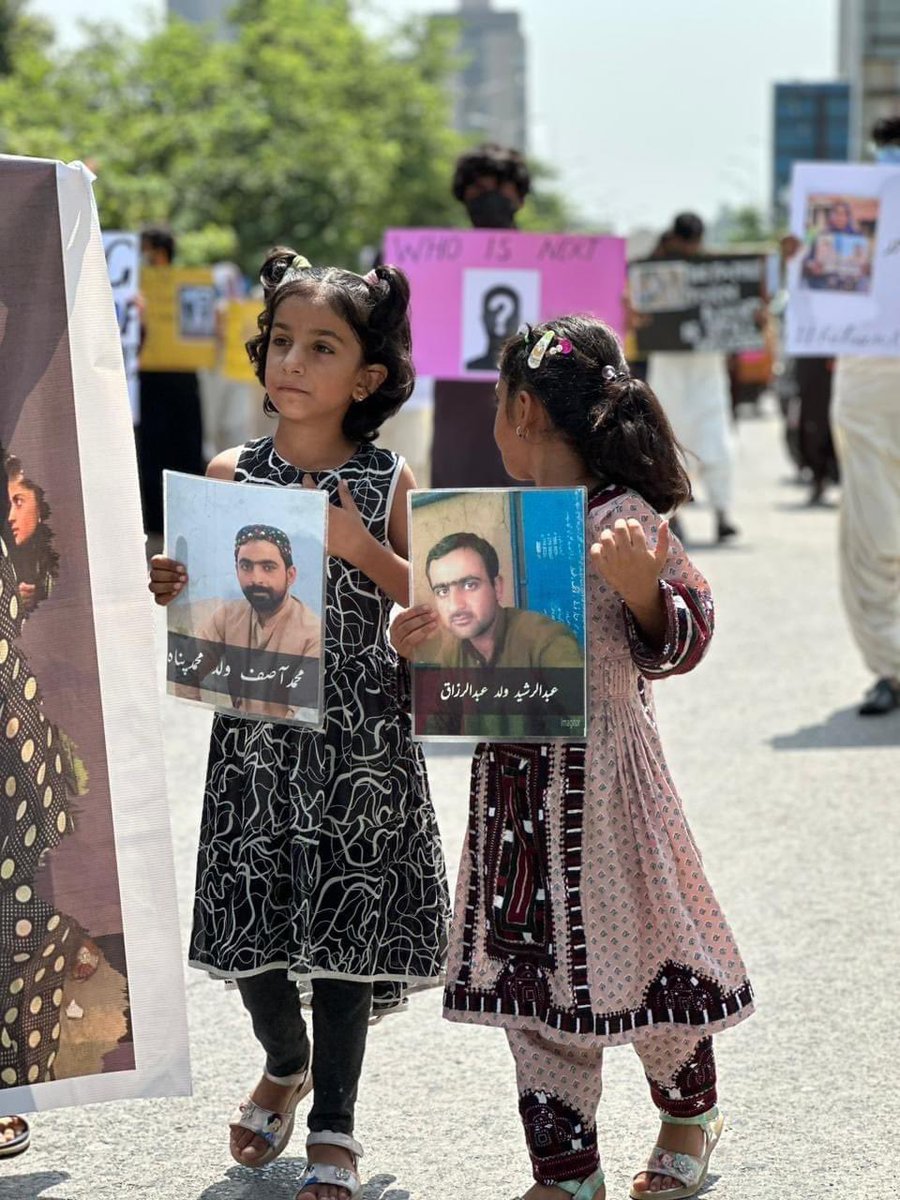 SammiBaluch's tweet photo. These kids and relatives of missing persons protesting on the #InternationalDayOfTheVictimsOfEnforcedDisappearances in Islamabad where the @UN office is located, we hope for @UN representatives' support to provide justice for the forcibly disappeared individuals of Balochistan. https://t.co/pkDUoONKgd