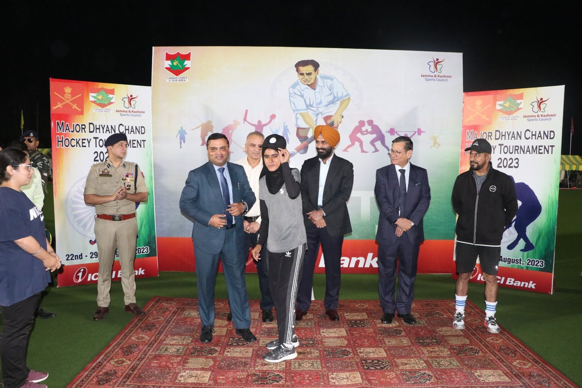 KNSKashmir's tweet photo. Major Dhyan Chand Hockey Tournament being played since 22 Aug 2023 at Polo View Hockey Stadium, Srinagar, finished with exciting finals between Team Srinagar and Team Baramulla, which was won by #TeamSrinagar with a score of 2-0. The tournament was organised by Headquarter 31 Sub Area of @ChinarcorpsIA in collaboration with @JKSportsCouncil and Hockey J&K,to commemorate National Sports Day 2023, that is celebrated in honour of Major Dhyan Chand, the greatest field hockey player of the country on his birthday on 29 August every year.
@OfficeOfLGJandK
@SarmadHafeez3
@diprjk@ByYatishYadav
#KNS