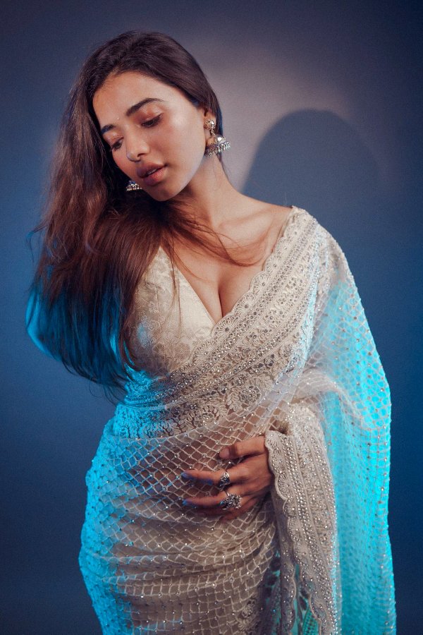 F4xJzyvacAAQOVE?format=jpg&name=900x900