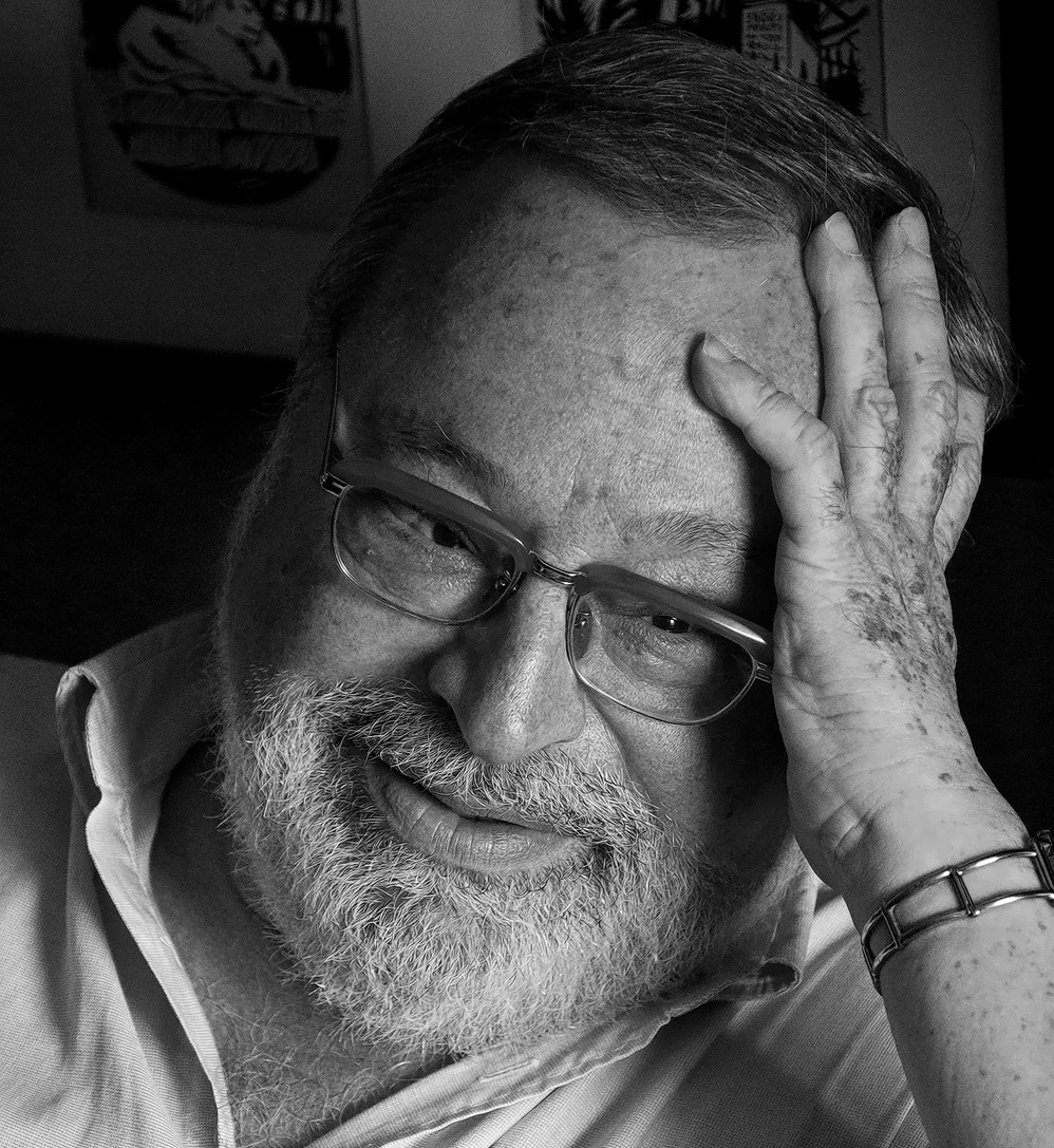 fuedicho's tweet image. "Después de tantos años estudiando la ética, he llegado a la conclusión de que toda ella se resume en tres virtudes: coraje para vivir, generosidad para convivir, y prudencia para sobrevivir".
Fernando Savater 
#Fuedicho