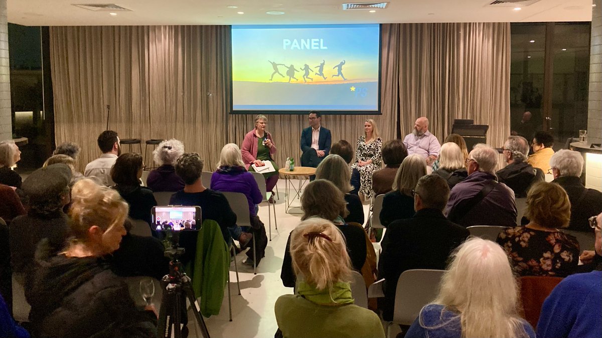 PSMedia's tweet image. Packed house for our discussion on Why Local News Matters at The Prince, St Kilda with Josh Burns MP, Mayor Heather Cunsolo and local Jack Latimore, moderated by @margaretsimons #localnewsmatters