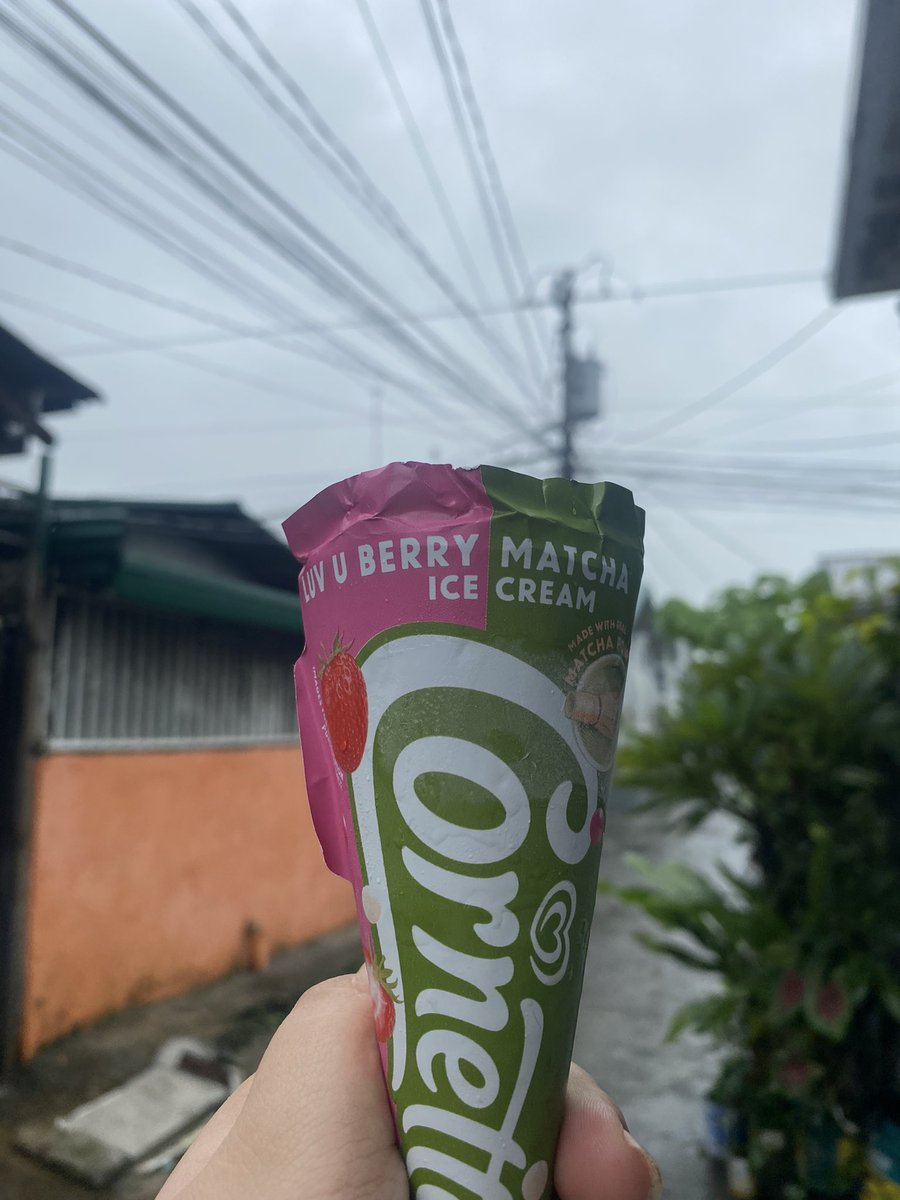 Team_JaydaOFC's tweet photo. Cornetto sa maulan na panahon 

ALJAY GetTogether VLOG
#CornettoLuvUBerryMatcha https://t.co/iHZD1JQ93d