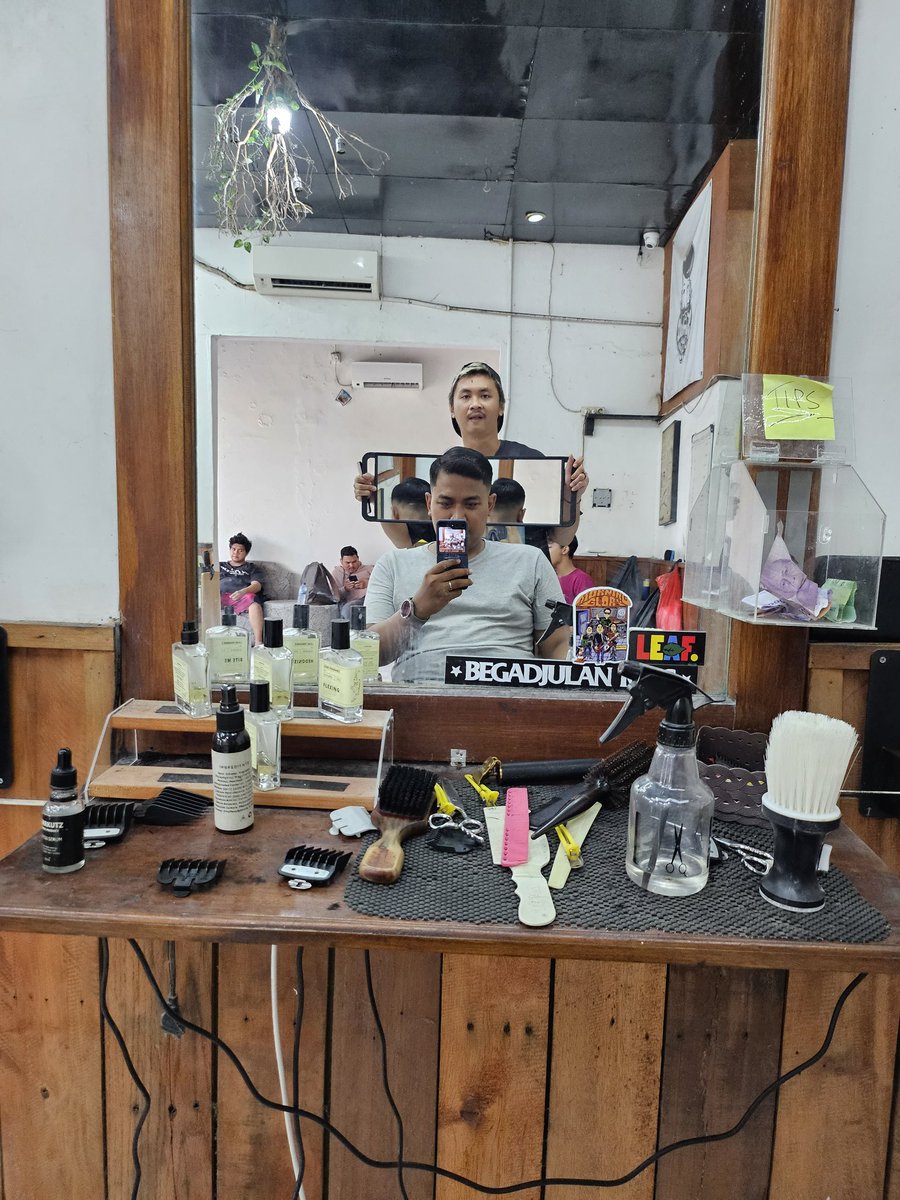 Kadang pengen gitu di gimbal,cuma sadar diri masih jadi budak corporate🤣