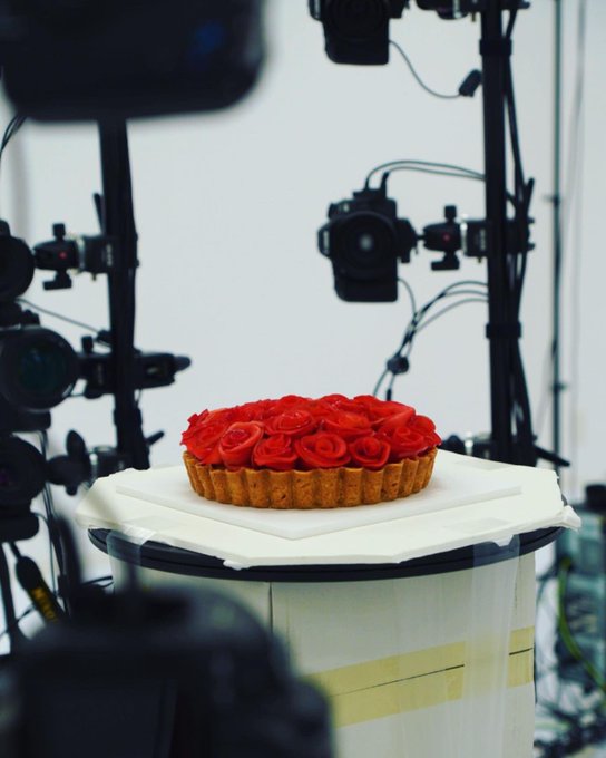 HIDEO_KOJIMA_EN's tweet photo. My KJP staff celebrated my birthday (60th birthday). I'm so thankful! It's worth living a long life. The beautiful cake is an original made by Raimunda. The roses are made from apples.🍰🍎 https://t.co/spuavujUNB