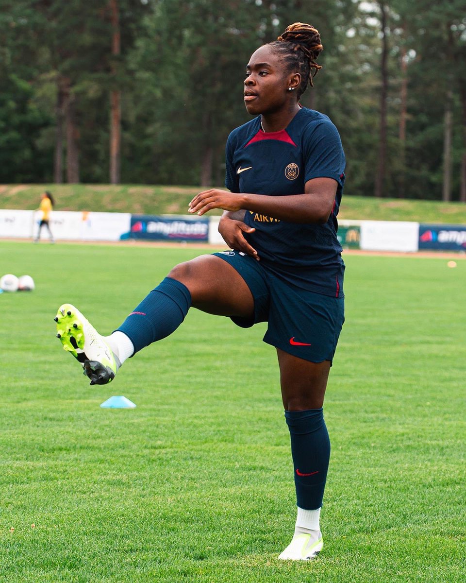 WomenDu's tweet photo. Nous tenions à remercier chaleureusement le @PSG_Feminines et le @MontpellierHSC pour la bonne collaboration mais surtout la superbe opposition offerte au nombreux public présent pour ce choc ⚽️🤝

Bonne saison en @D1Arkema 

@LaurinaFazer @sonia_ouchene7 https://t.co/zpcbCWrLp7