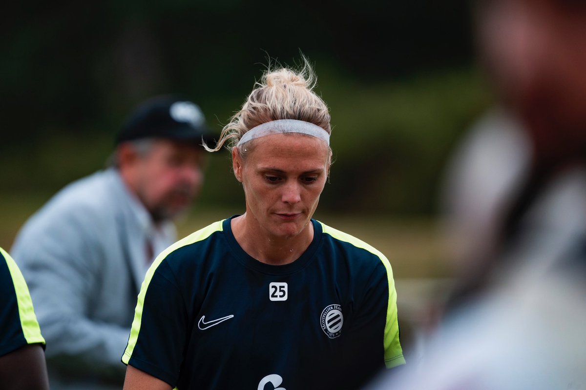 WomenDu's tweet photo. Nous tenions à remercier chaleureusement le @PSG_Feminines et le @MontpellierHSC pour la bonne collaboration mais surtout la superbe opposition offerte au nombreux public présent pour ce choc ⚽️🤝

Bonne saison en @D1Arkema 

@LaurinaFazer @sonia_ouchene7 https://t.co/zpcbCWrLp7