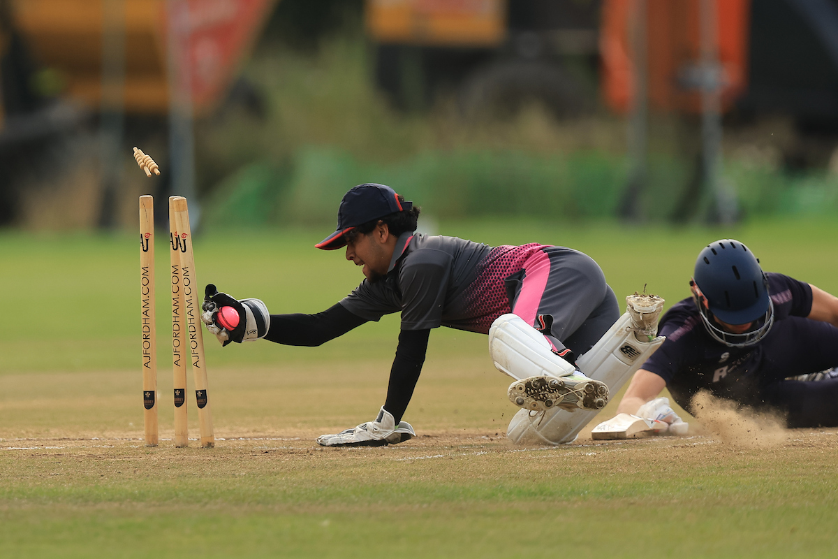 ChrisColeman343's tweet photo. The Surrey Junior Cricket Championship Finals Day is one of the best events @SurreyCricketFd deliver and it's tremendous to see the up and coming talent across the county. All rounded up by this great picture below. #barestofmargins #outornotout
credit: @nonleaguesnappa https://t.co/AmGHBhYkeR