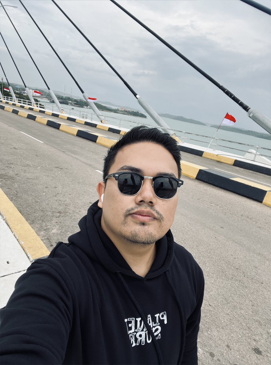 campaignmyself's tweet photo. Selfie won’t hurt anybody, right?
#BarelangBridge #Batam 🌟 https://t.co/iml1kctrEN