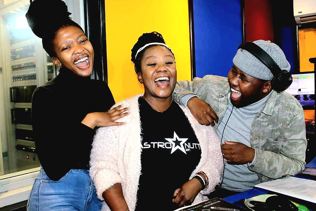 DidahMotaung's tweet photo. Thank you @CUTFM1058 listeners๐ค๐ค๐๐ you love & support is the reason you will now have EVERY SINGLE MONDAY for #SpiritualFix on BOZZA BREAKFAST with Karabo, Lilitha & crew.. ๐ฅ๐ฅ๐ฅ๐๐ฏ๐๐ฟ happy days are herโ ๏ธ
#MkhuluAfterDark #RadioAndPolitics https://t.co/oJMULRVYgy