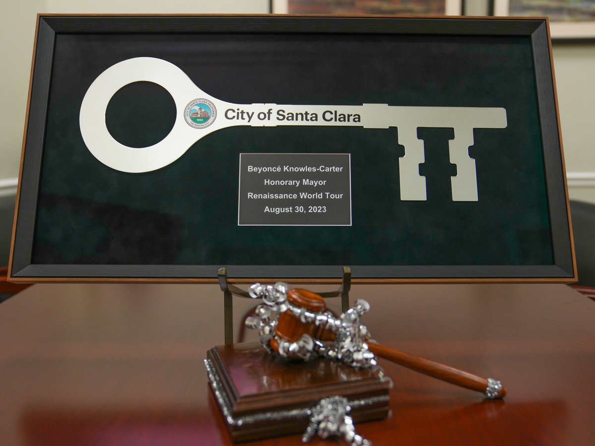 PopCrave's tweet photo. Beyoncé has been named Honorary Mayor of Santa Clara, California and been honored with a key to the city during her ‘Renaissance World Tour’ date there. https://t.co/06Q4Go7PKJ