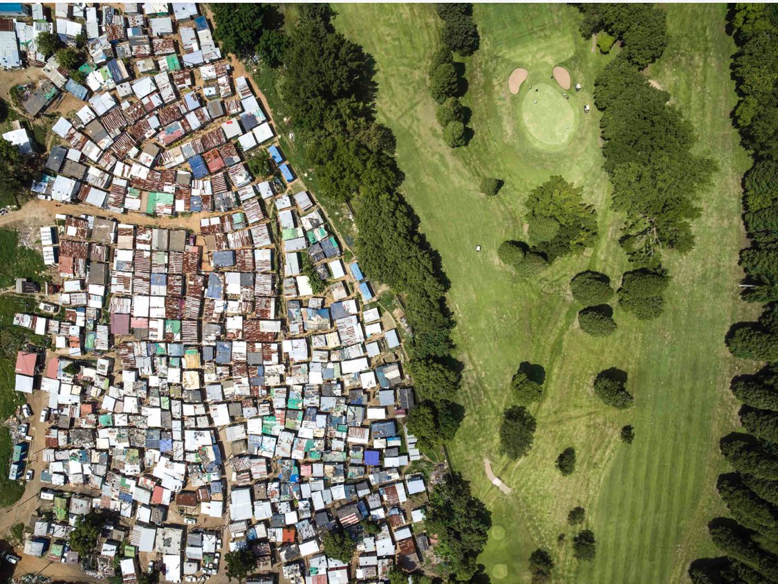 AfricaFactsZone's tweet photo. South Africa was named as the world's most unequal country in a World Bank report in 2022.

10% of the country's population own 80% of the wealth in the country.

📷 Johnny Miller. https://t.co/JZWxJWrdz8