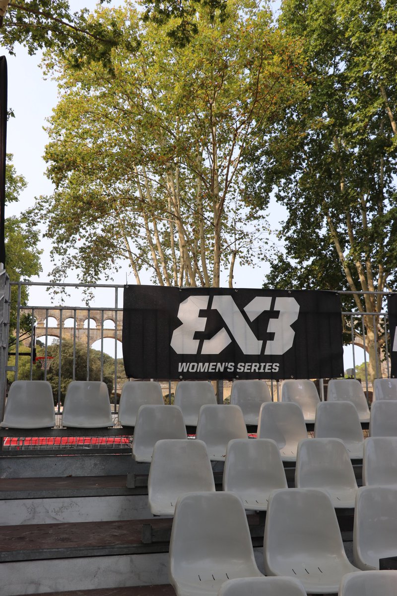 #Basketball 🏀
J-1 avant le #WorldTour3x3 sur le Site du Pont du Gard.👏Dernières installations sur le site !💪 
Venez rencontrer les joueurs ⛹️ à l'occasion de ce bel événement !
✍️Séance de dédicaces et photos 📷au #PontduGard (rive droite) : 
👉𝐀𝐮𝐣𝐨𝐮𝐫𝐝'𝐡𝐮𝐢