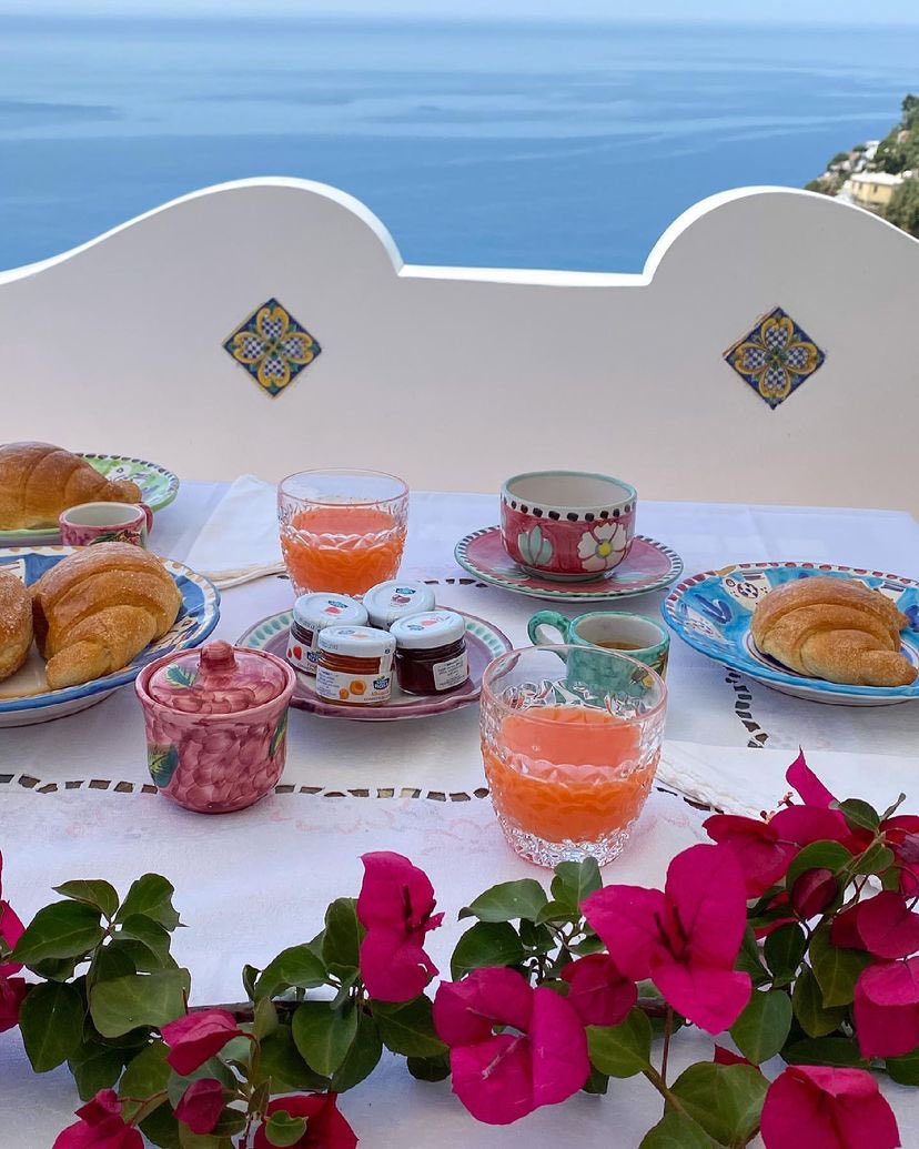 tmbIrpics's tweet photo. Breakfast with a view at Amalfi Coast https://t.co/lOT5rkLZ0J