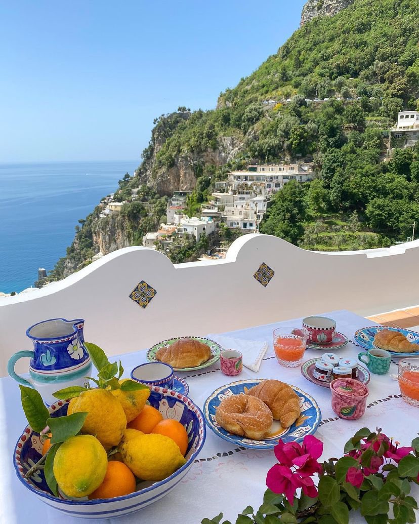 tmbIrpics's tweet photo. Breakfast with a view at Amalfi Coast https://t.co/lOT5rkLZ0J