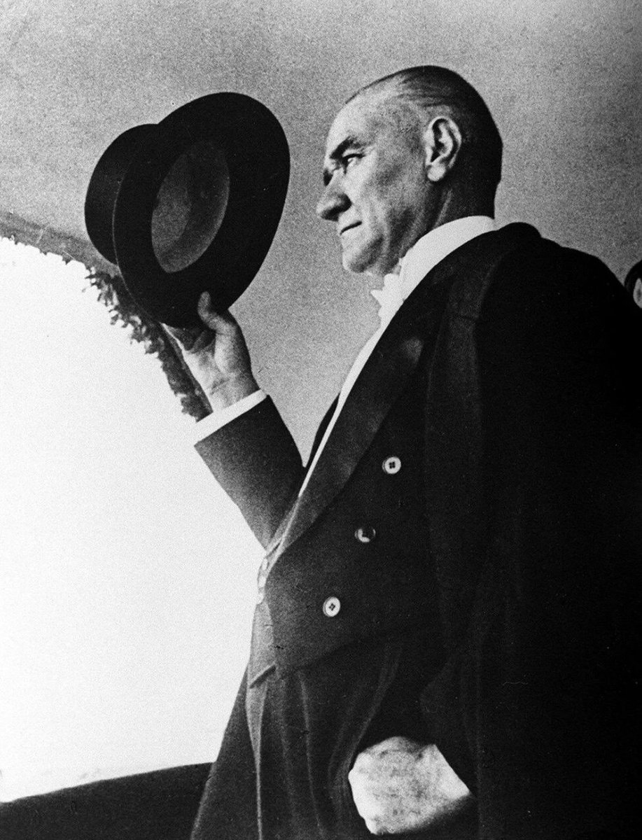 Av. Dr. Hamilton (@lewhammilton) on Twitter photo 