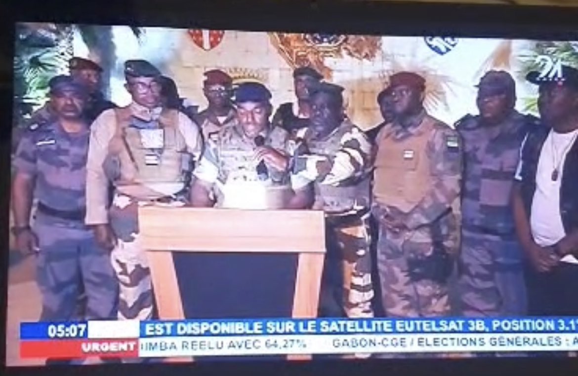 📻À 11h20 (T.U) 13h20 à Paris dans le Journal des Auditeurs.
🇬🇦 #Gabon : après l'annonce de la réélection d'Ali Bongo, des militaires ont proclamé l'annulation des élections et la dissolution de "toutes les institutions de la République".

📞Pour participer : +33 1 55 07 58 00