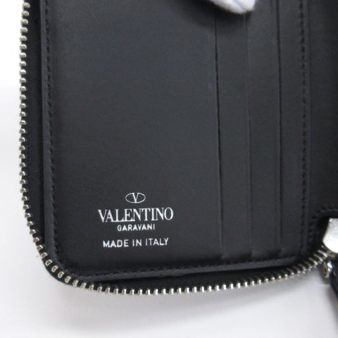 .
【Today's Pickup】
老松店の本日のおすすめ！

VALENTINO 
VLTN コンパクトウォレット
PRICE:¥26,800-

VLTNのロゴが目を引くラウンドファスナータイプの財布です。
持ち手のスタッズがワンポイント！

vector-park.jp/item/016-90230…

lit.link/vectorchokuei

#vector #ベクトル #直営店 #買取 #古着