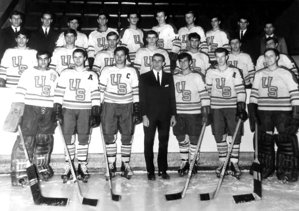 Claude6Landry's tweet photo. #JeanPerron
Université Sherbrooke
#14 troisième rangée au milieu !! https://t.co/uT7mr7Yk6E