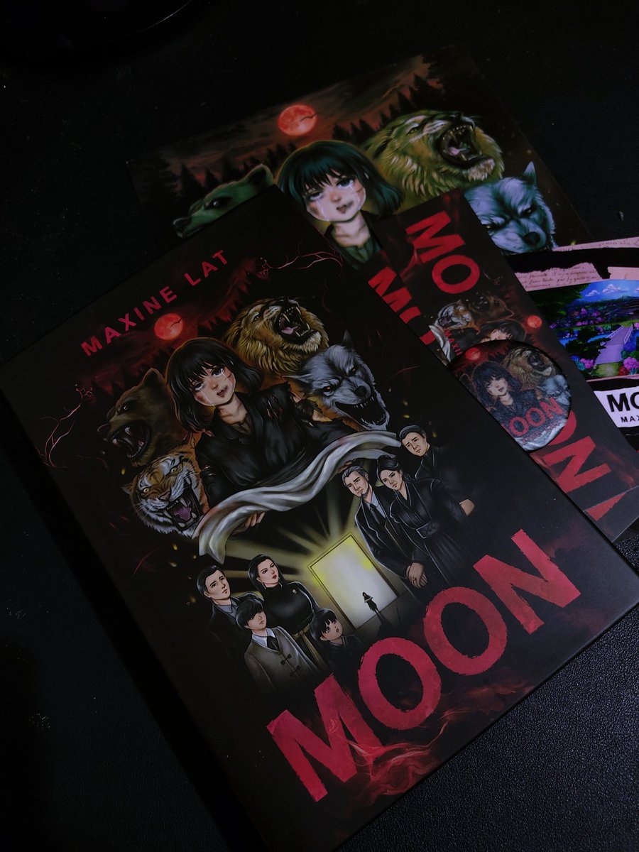 Atinblss's tweet photo. Received my MOON hardbound! Supeeeeer pretty!!! Thankyousomuch ate @maxinejiji, high quality ang books 🥹💙 https://t.co/MWoMeYDtRa