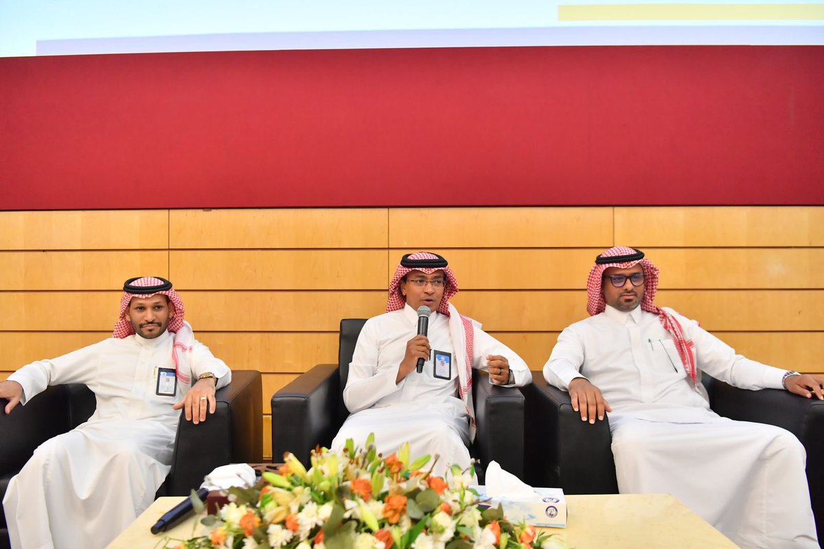 JazanU_Science's tweet photo. #الجامعة_اليوم| أقامت #كلية_العلوم برنامجا إرشادياً لطلبة المسار الصحي، تضمن التعريف بالكليات الصحية في #جامعة_جازان ولائحة الدراسة والاختبارات، وآلية التخصيص، وتزويدهم بالمعلومات الإرشادية عما يُقدم لهم من خدمات، وما لهم من حقوق وما عليهم من واجبات. https://t.co/LWNXAkuCE7