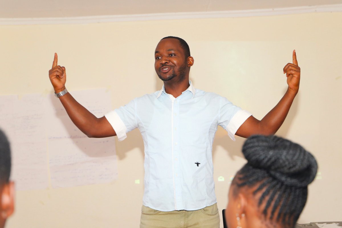 Day three KYCTV media training was graced by @KaburuDan from K24 and he shared insights on communication and climate journalism. @Wanavijiji_sdi 
#WeAreVca  #JustClimateActions #InclusiveCities