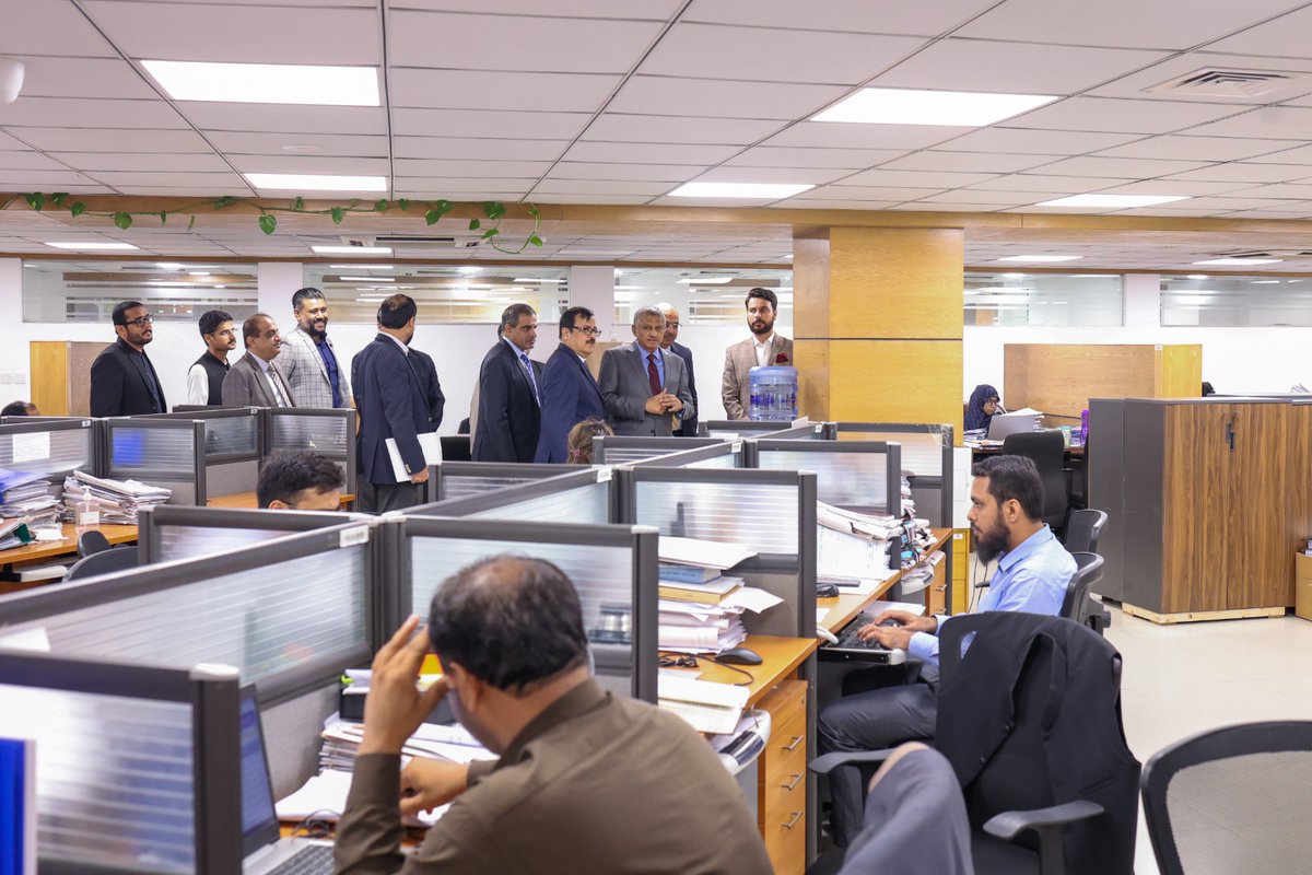 SRBOfficialPage's tweet photo. Mr. Muhammad Younus Dagha, Finance Minister Sindh, visited SRB. Chairman SRB briefed him on SRB performance. Minister lauded SRB’s revenue efforts and automation of processes. He urged SRB team to maximise efforts to achieve assigned targets and continue to facilitate taxpayers. https://t.co/SsyKcejNwO