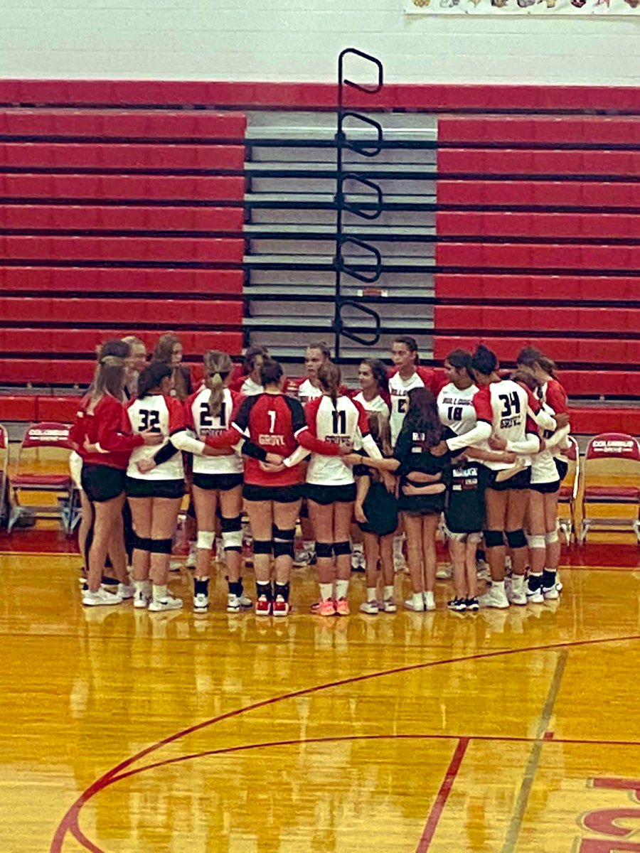 Our Lady Dogs claimed double wins last night over the USV Rams! 🏐🐾

Varsity stat leaders include:
Makailey Bermudez: 11 kills, 2 blocks, 14 digs
Kylee Longworth: 8 kills, 2 blocks
Nicole ‘Shark Feet’ Nesby: 14 kills
Elyse Fortman: 17 assists, 11 digs, 2 aces

#oneteamonepurpose