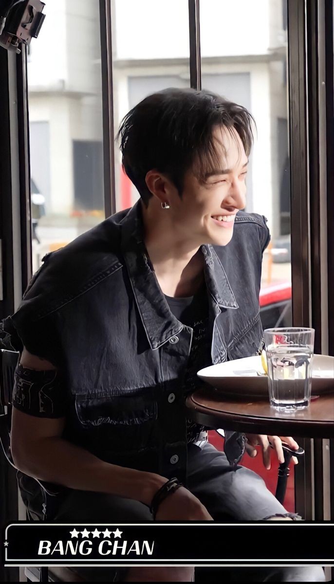 <a href="/youmakemeshinee/">fairyylixx</a> another addition show and yet somehow cannot find enough funds for a lawyer to defend their artist who keep the lights on their building 
#ChansRoom 
#JYPELeaderOfDisappointment #JYPEPROTECTSKZ #ProtectBangChan <a href="/jypnation/">JYPnation</a> <a href="/stay_support/">Stray Kids Supporters</a>