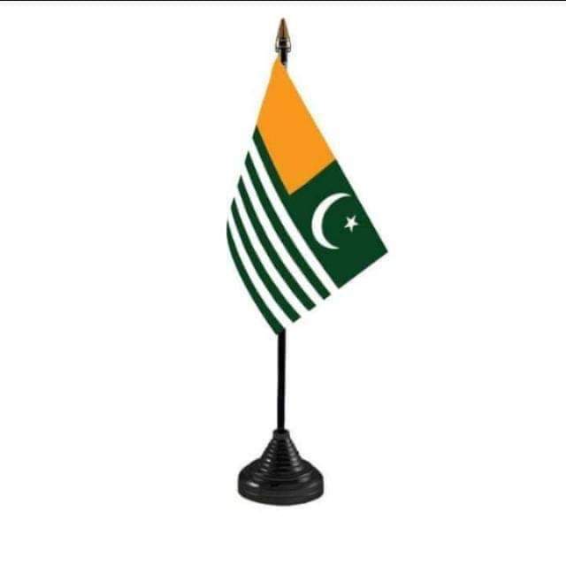 کشمیریوں کے لیے آزادی کا دن وہی ہوگا جس دن خونی لکیر ختم ہوجاٸے گی اور آر پار کشمیر جڑ جاۓ گا۔!

کشمیری قوم کو دونوں ممالک رائے شماری کا حق دیں۔۔!

#کشمیر
#رائے_شماری
#MKTF