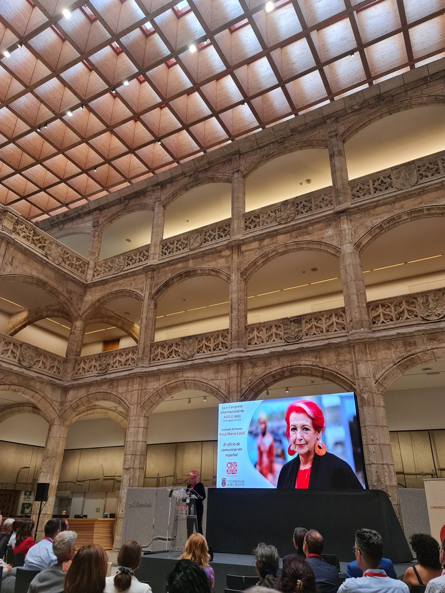 profedelemax's tweet image. Magnífico cierre del primer día de @ASELEBurgos2023 de mano de Rosa María Calaf. 

Me quedo con esta frase:
"Los medios hablan mucho, pero dicen poco."