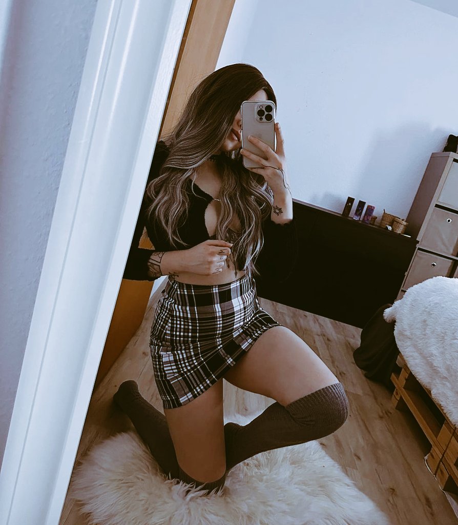 Schwitze und blute für meinen Luxus 🖤💋

zahlsklave zahlfotze findom geldherrin geldsklave kontofick RTGame Loser