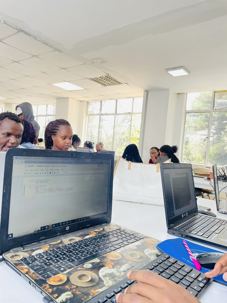 Kerubo_____'s tweet photo. 5 hours to revolutionize maternal health with a game-changing product. π@Africastalking #Hackathon #BuildingWithAT #WeLoveNerds @TechSistersKE β¦cc @codingvaleria https://t.co/2axI1mte2d