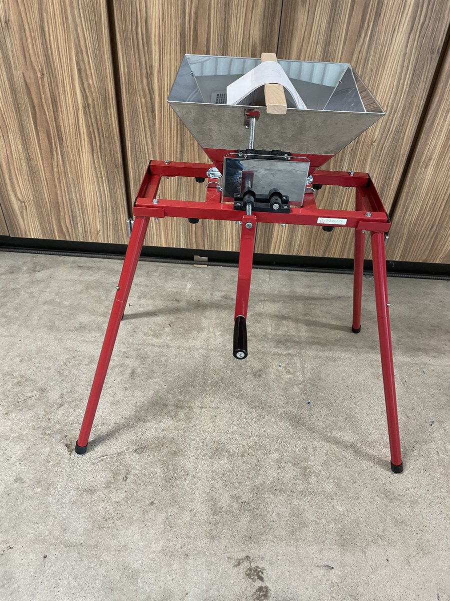 specProjectsLab's tweet image. Our middle school agriscience class is getting ready to make apple cider. @SJSHSPanthers